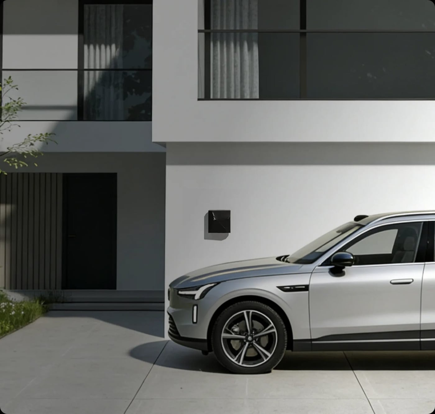 NexBlue laadstation aan de gevel van een woning, naast een elektrische wagen